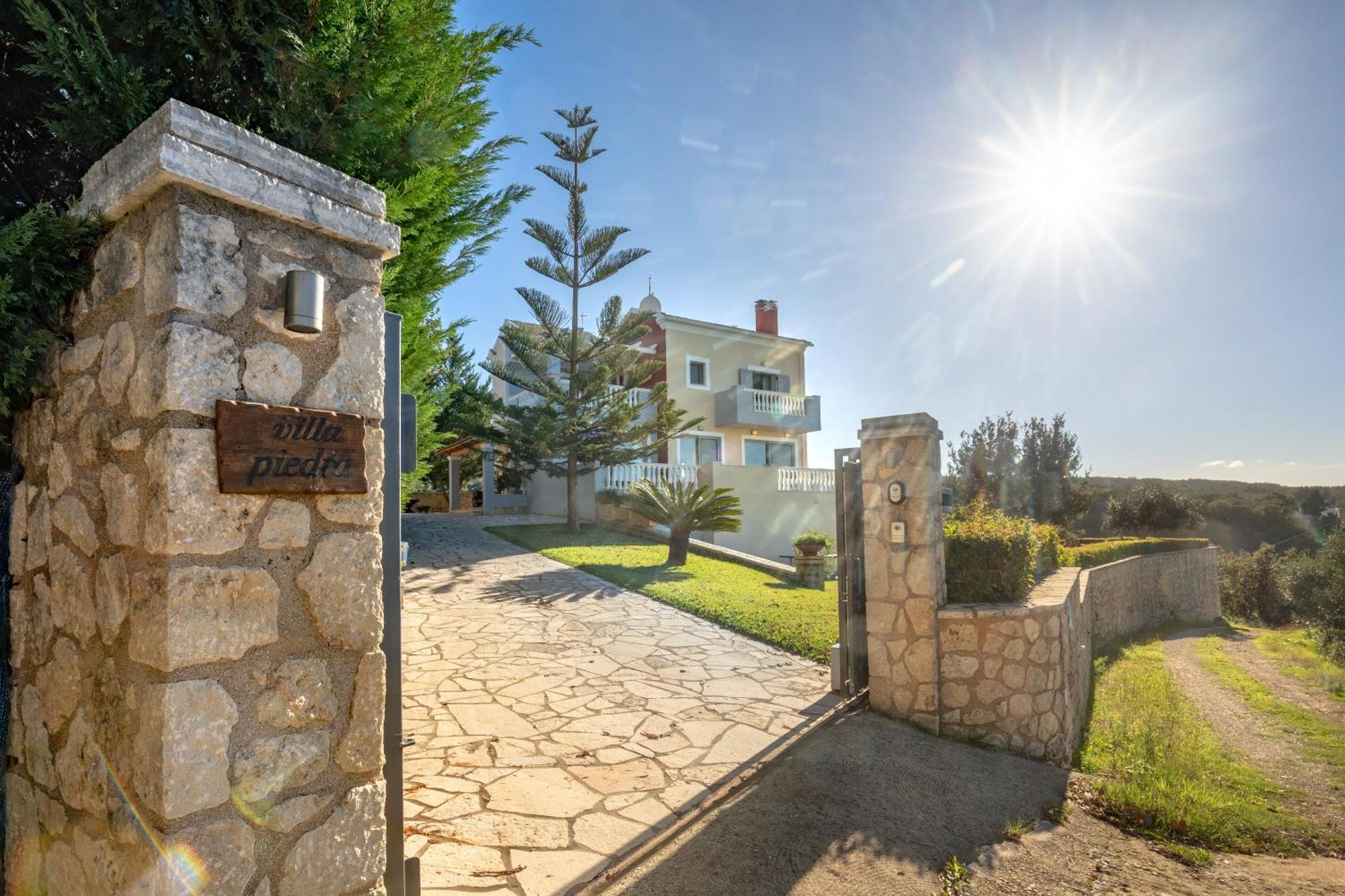 Villa Piedra Acharavi อาคาราวี ภายนอก รูปภาพ